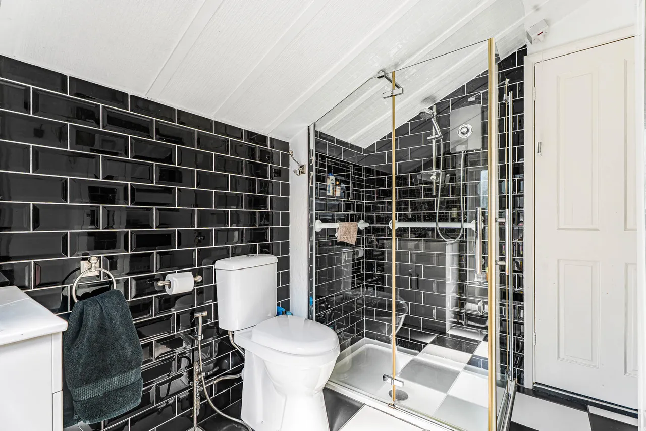 Hanworth Road, Hounslow, TW3, photo 20
