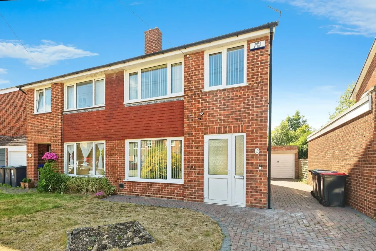 3 bed house for sale — Maple Close, Rough Common, Canterbury, Kent, CT2