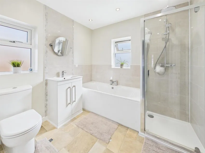 Innsworth Lane, Longlevens, photo 18