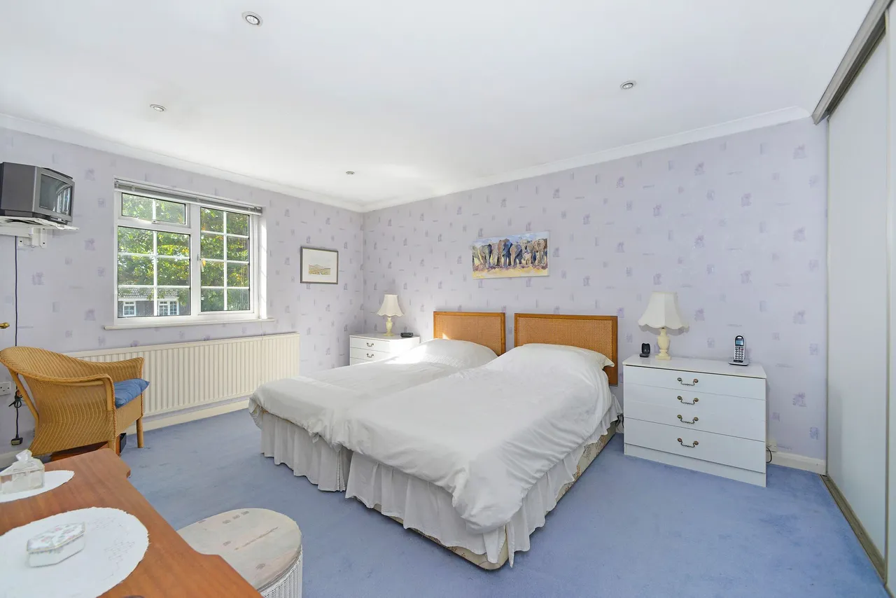 Broad Walk, Cranleigh, GU6, photo 17