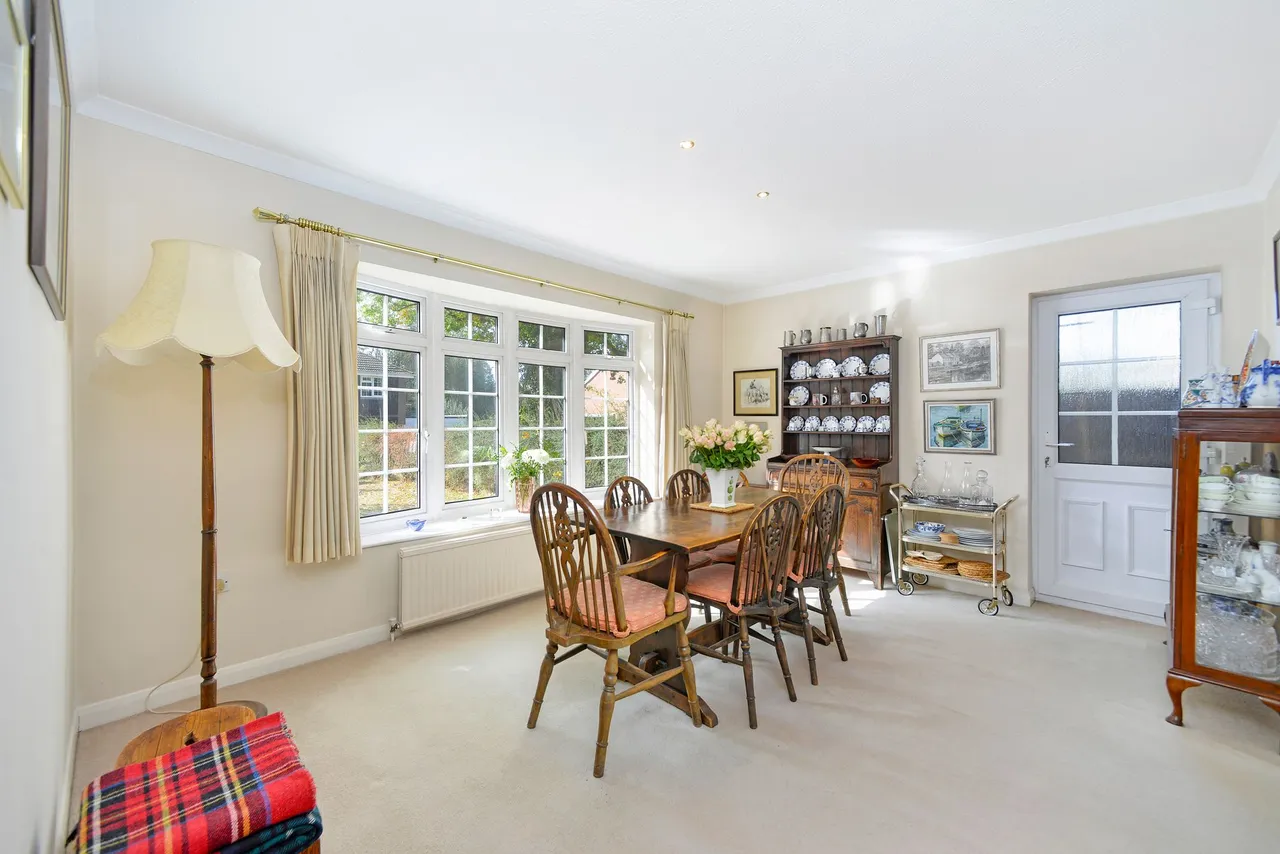 Broad Walk, Cranleigh, GU6, photo 3