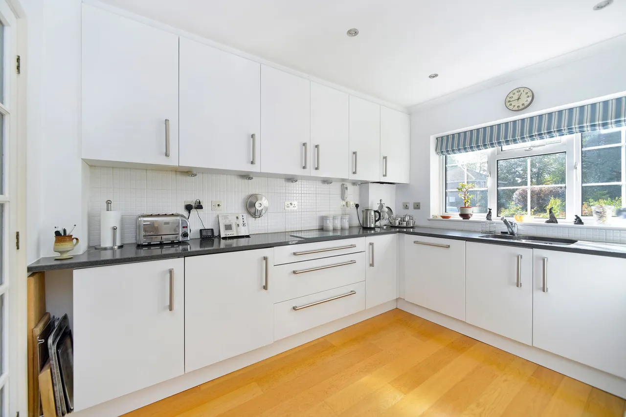 Broad Walk, Cranleigh, GU6, photo 9