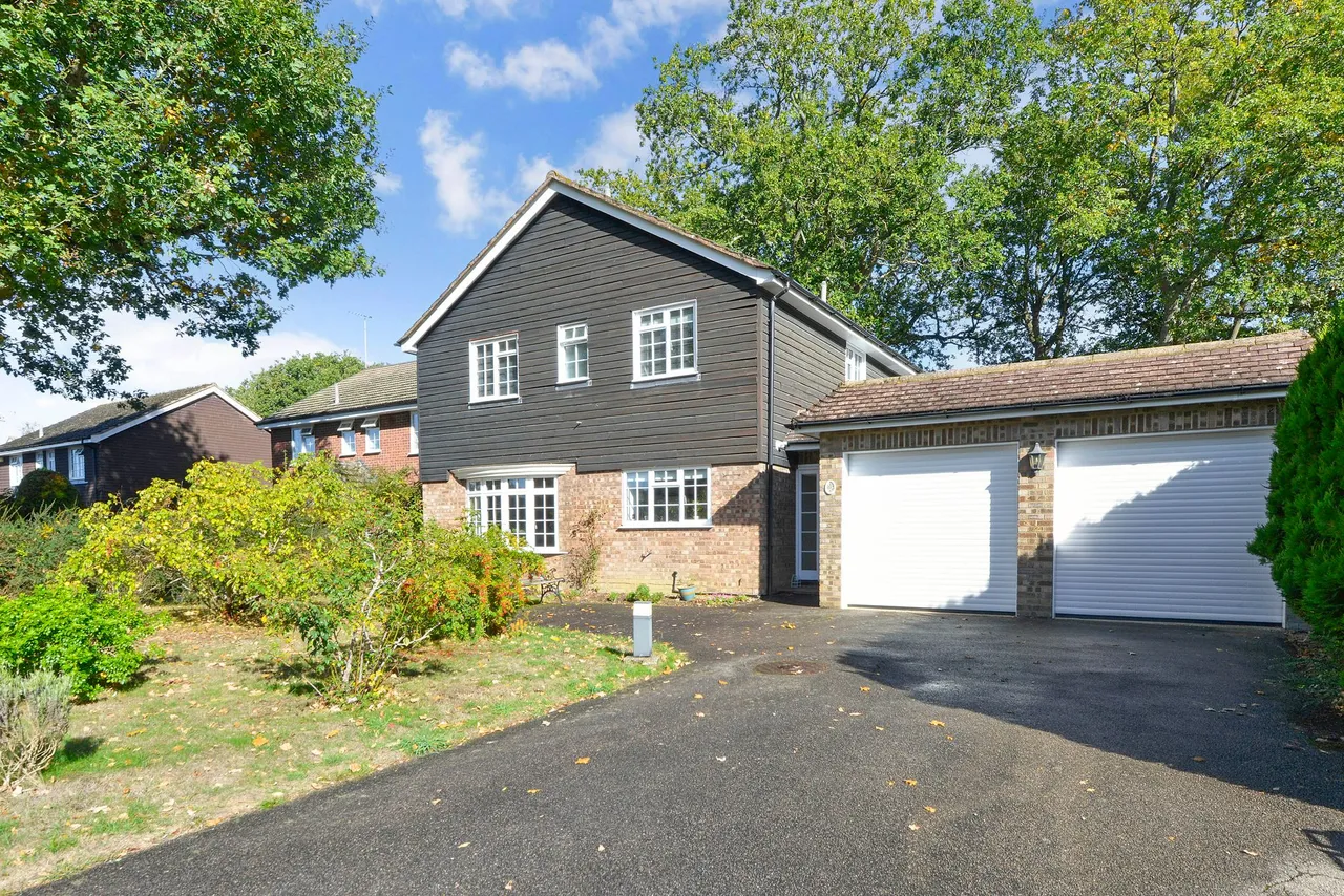 4 bed house for sale, Broad Walk, Cranleigh, GU6