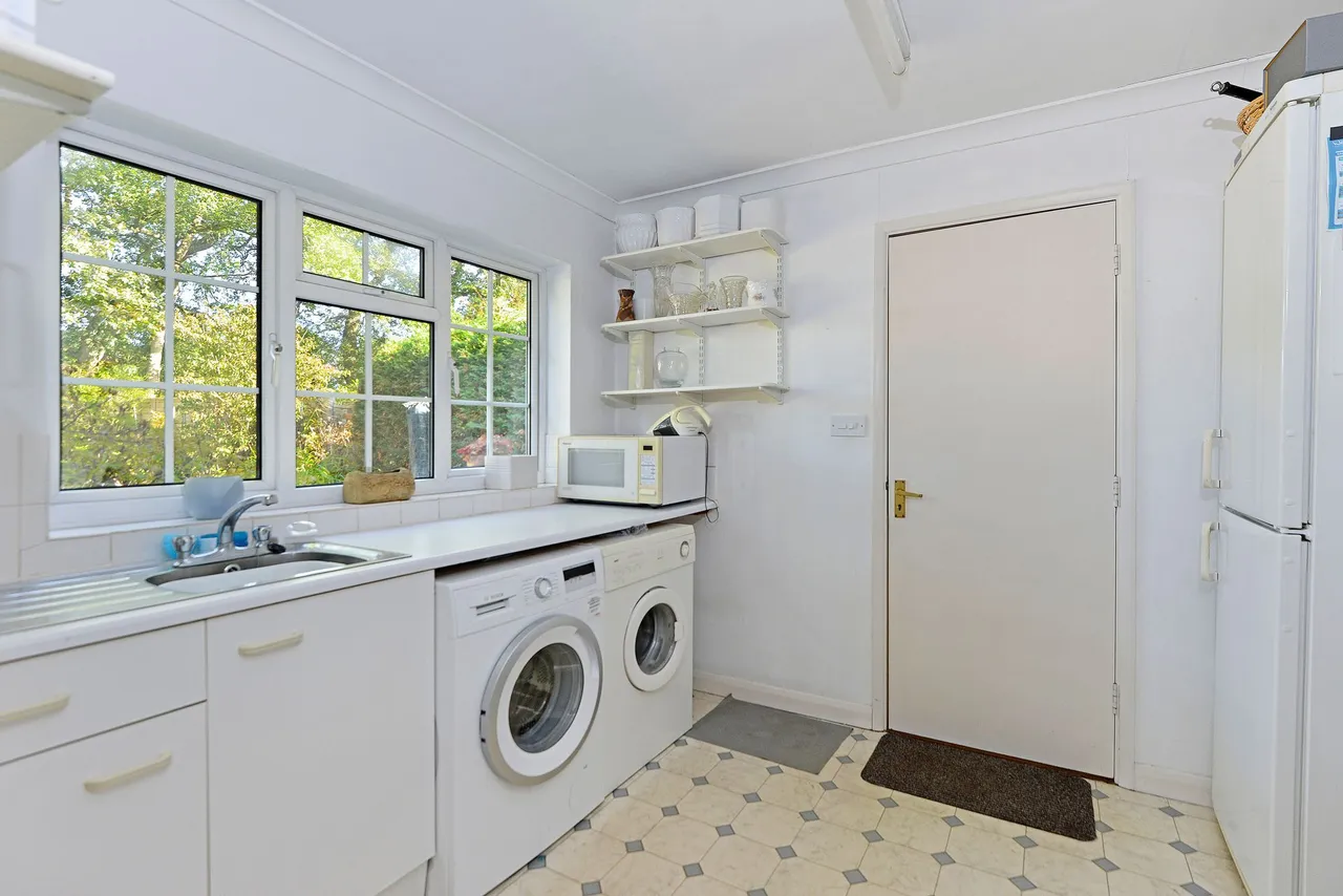 Broad Walk, Cranleigh, GU6, photo 10