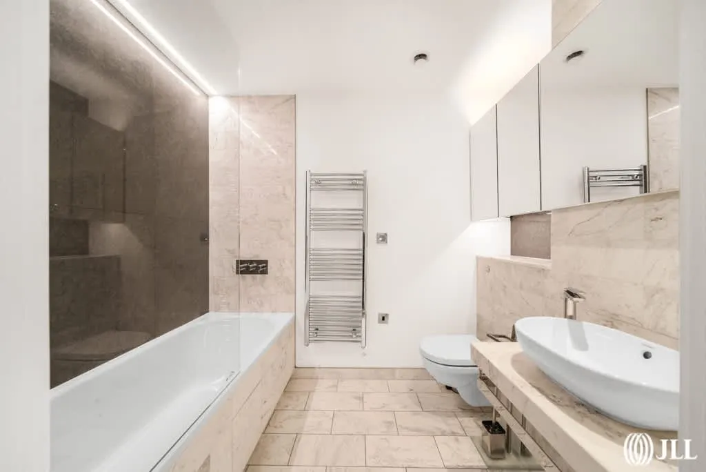 Biscayne Avenue, E14, photo 9
