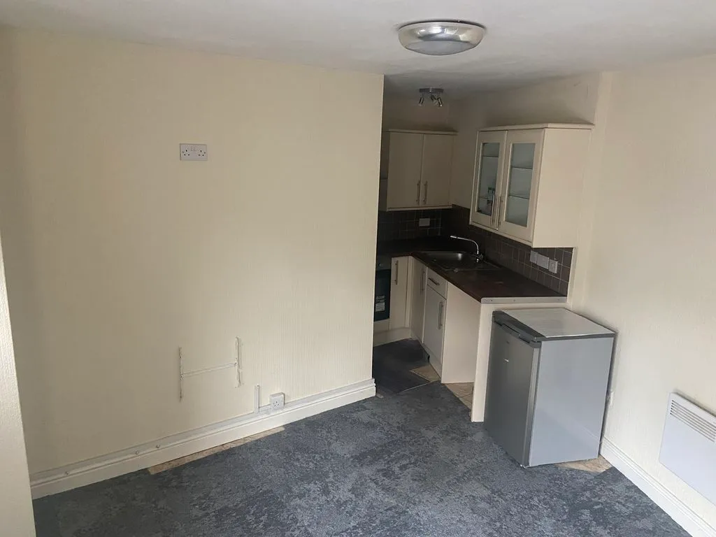 Whitworth Road, Rochdale OL12 0SW, photo 2