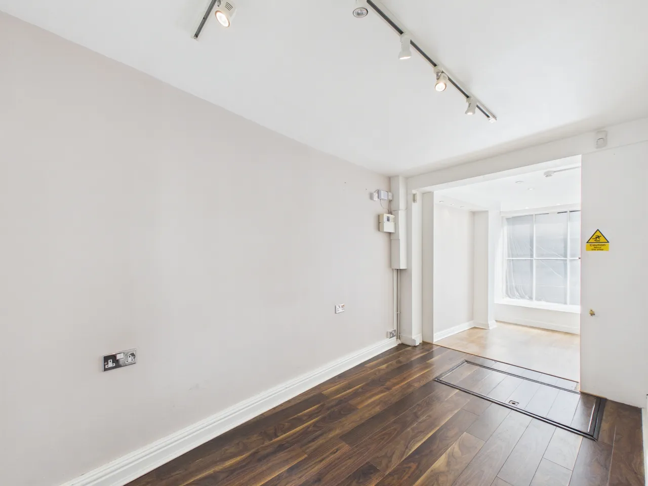 Beauty Parlour, 52 Friar Street, Worcester, WR1 2NA, photo 7