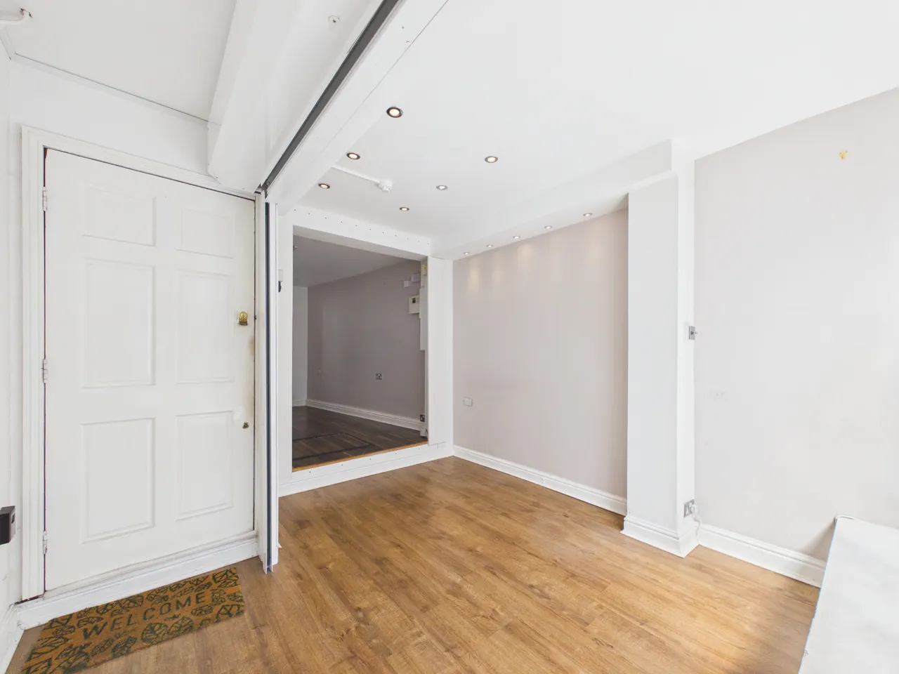 Beauty Parlour, 52 Friar Street, Worcester, WR1 2NA, photo 4