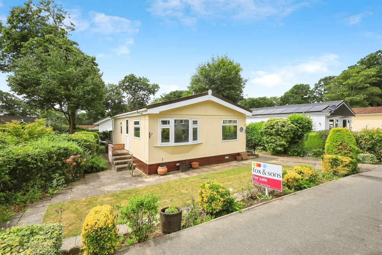 2 bed house for sale — Deanland Wood Park, Golden Cross, Hailsham
