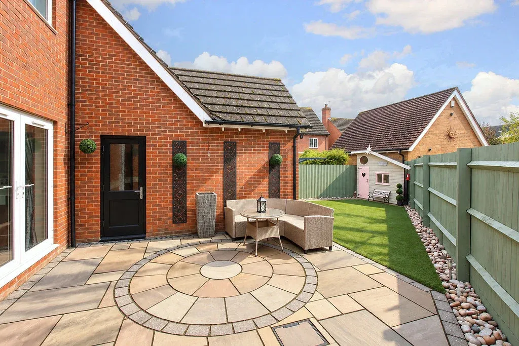 Tamarisk Way, Weston Turville, HP22, photo 8