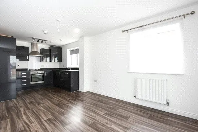 Nicholas Charles Crescent, Aylesbury, HP18, photo 4