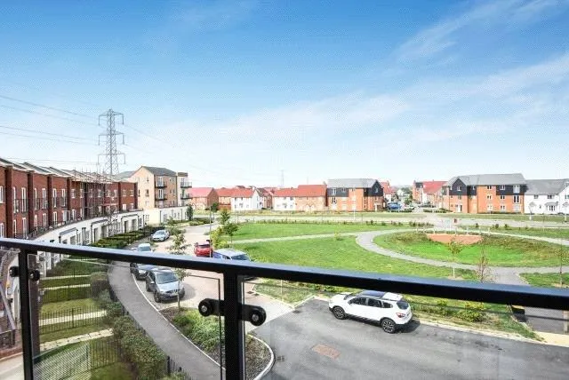 Nicholas Charles Crescent, Aylesbury, HP18, photo 6