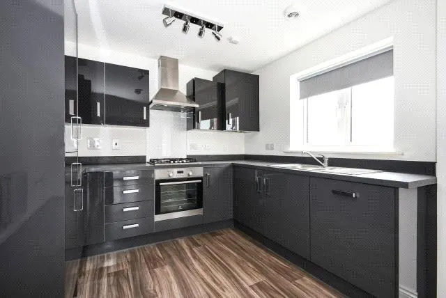 Nicholas Charles Crescent, Aylesbury, HP18, photo 2