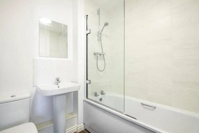 Nicholas Charles Crescent, Aylesbury, HP18, photo 5