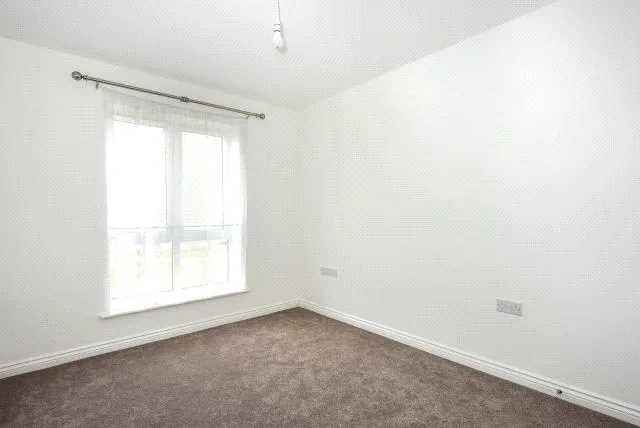 Nicholas Charles Crescent, Aylesbury, HP18, photo 8