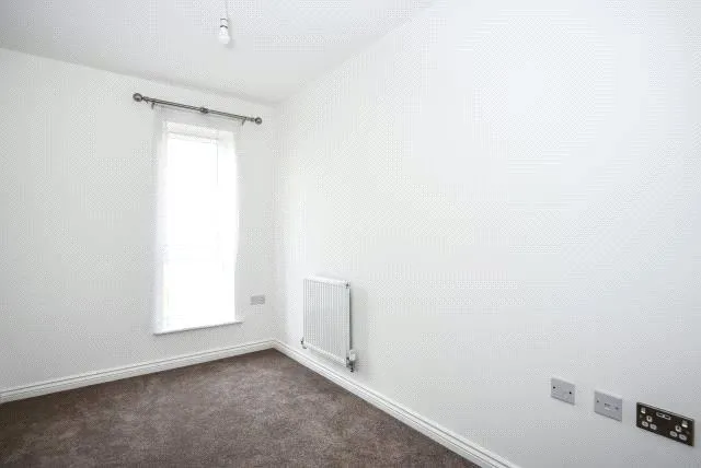 Nicholas Charles Crescent, Aylesbury, HP18, photo 9