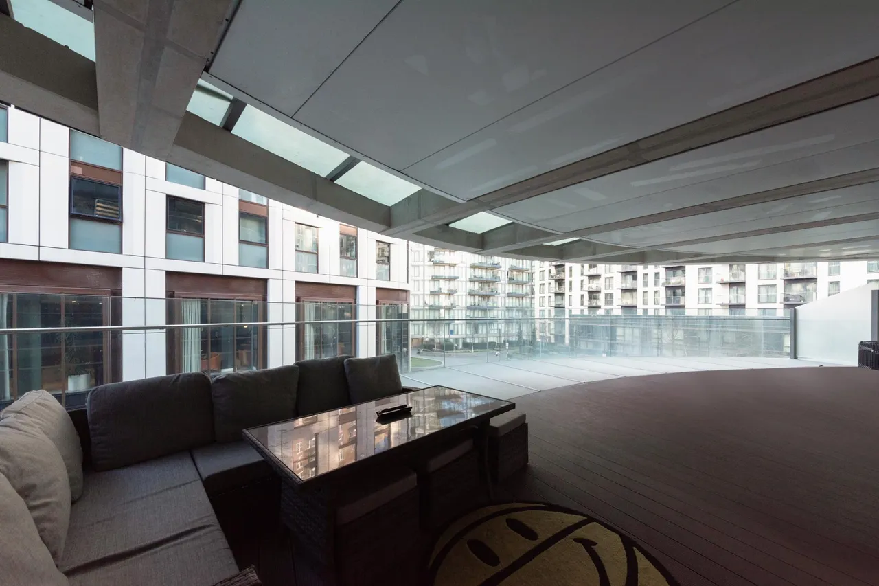 Arena Tower, Crossharbour Plaza, E14, photo 3