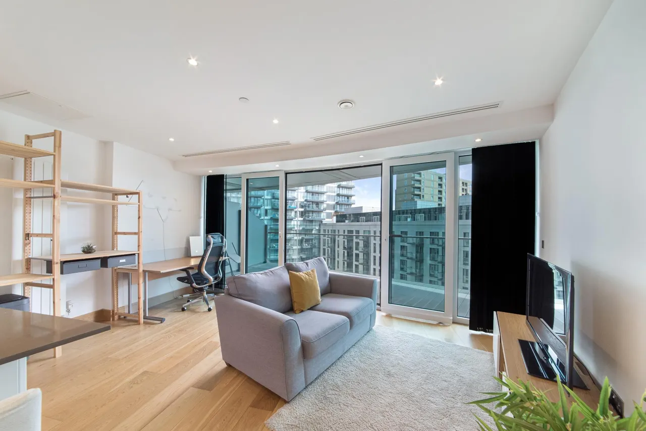 2 bed flat for sale, Arena Tower, Crossharbour Plaza, E14