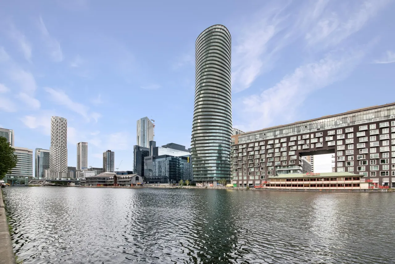 Arena Tower, Crossharbour Plaza, E14, photo 9