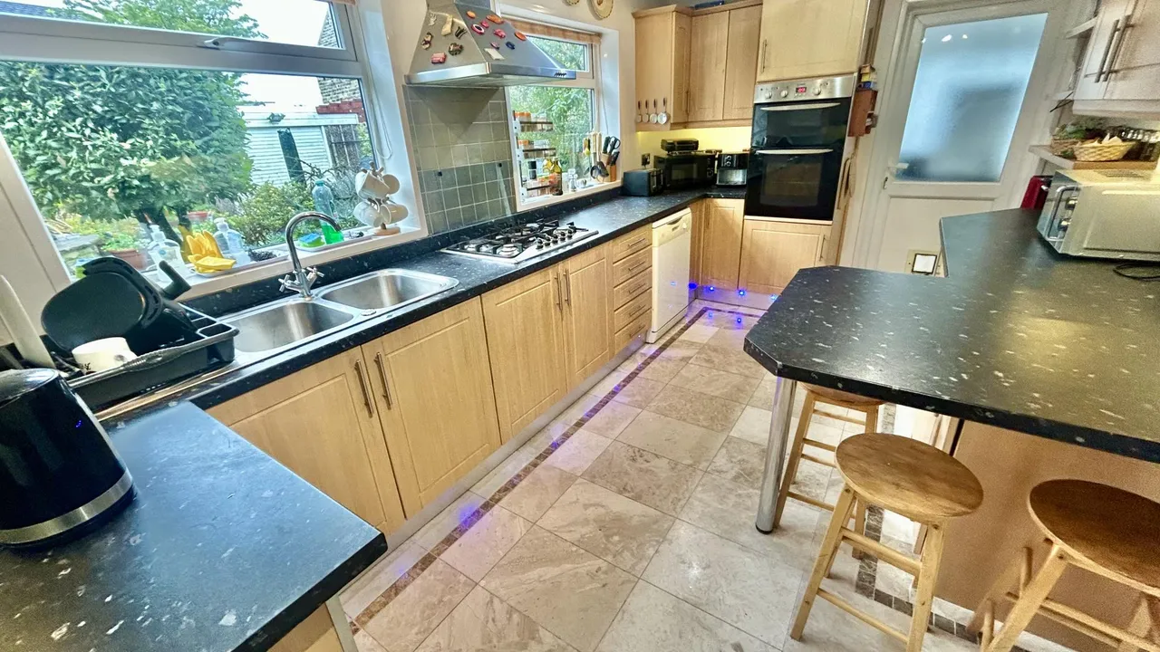 Heald Lane, Weir, OL13, photo 7