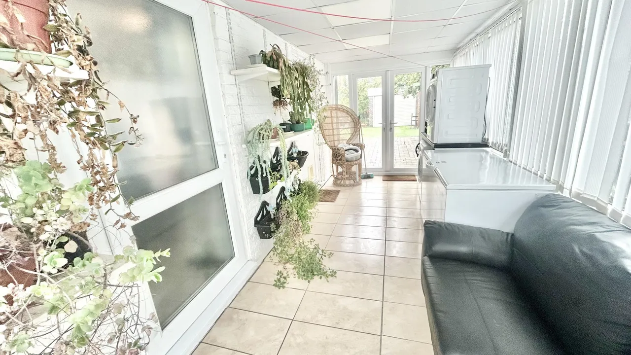 Heald Lane, Weir, OL13, photo 11