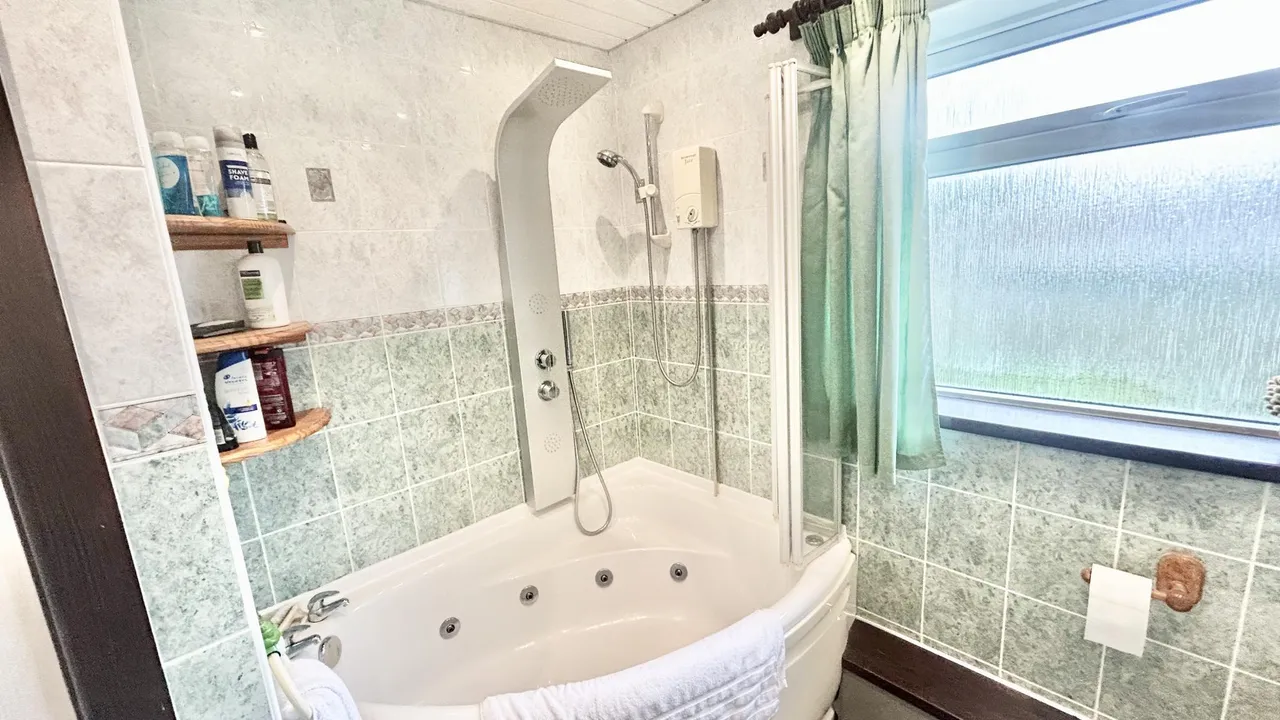 Heald Lane, Weir, OL13, photo 28