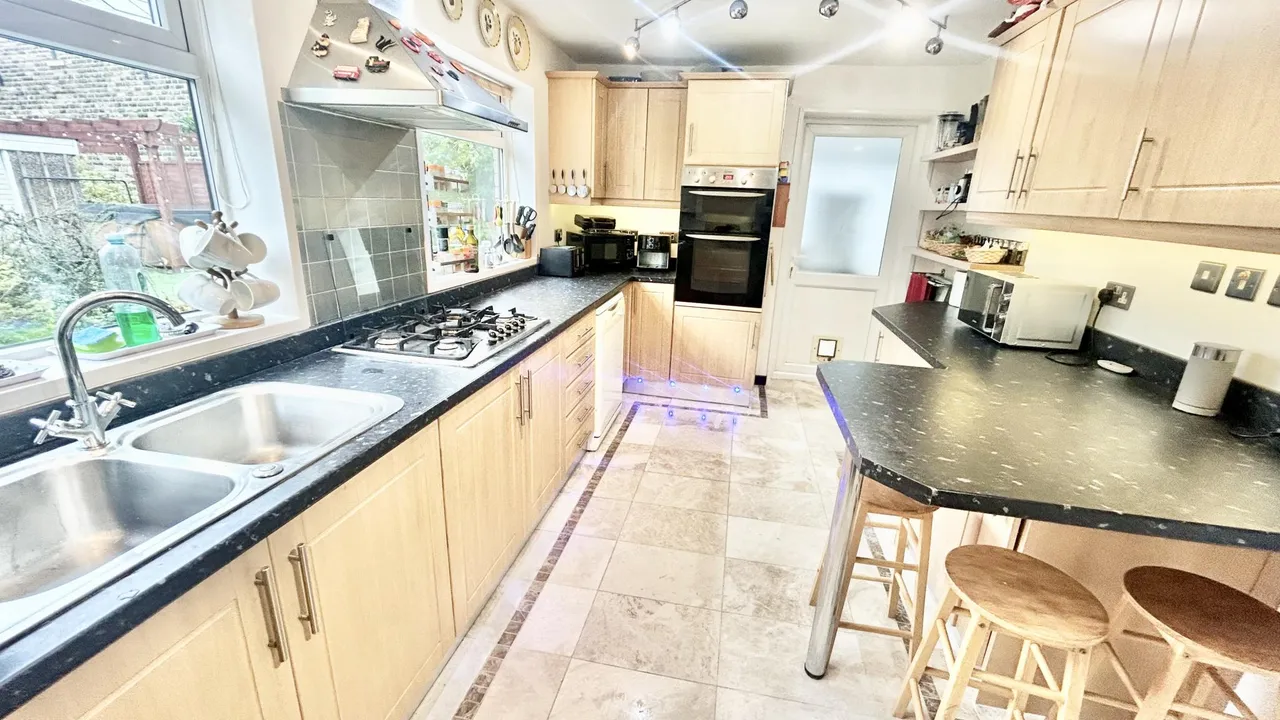 Heald Lane, Weir, OL13, photo 8
