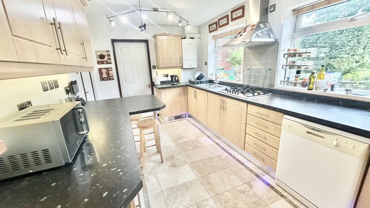 Heald Lane, Weir, OL13, photo 9