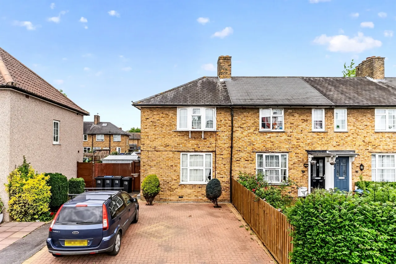 3 bed house for sale — Abbotsbury Road, Morden