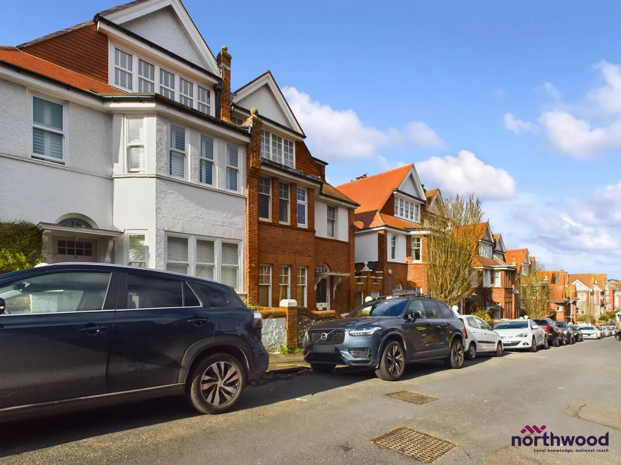 2 bed flat to rent, South Cliff Avenue, Lower Meads, BN20