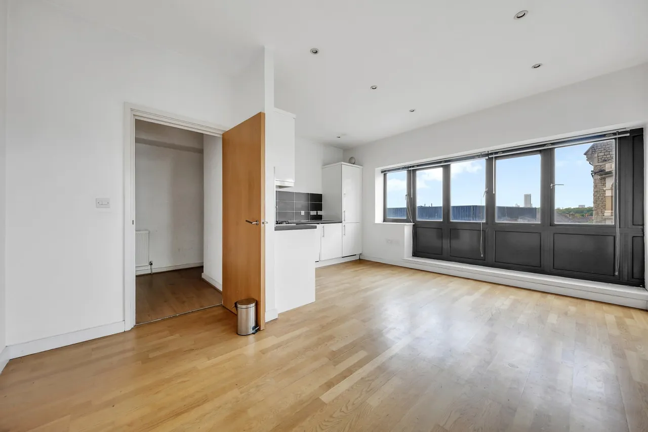 Flat 4, 228 Balaam Street, London, E13 8RA, photo 3