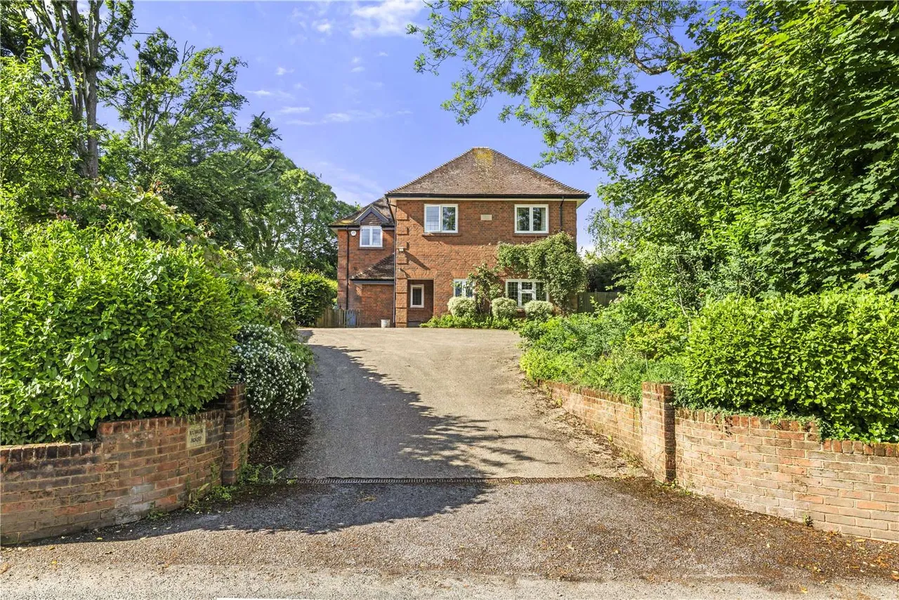 4 bed house for sale — The Street, Long Sutton, Hook, Hampshire, RG29 1SR