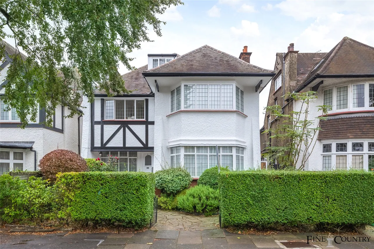 3 bed flat for sale, St. Gabriels Road, London