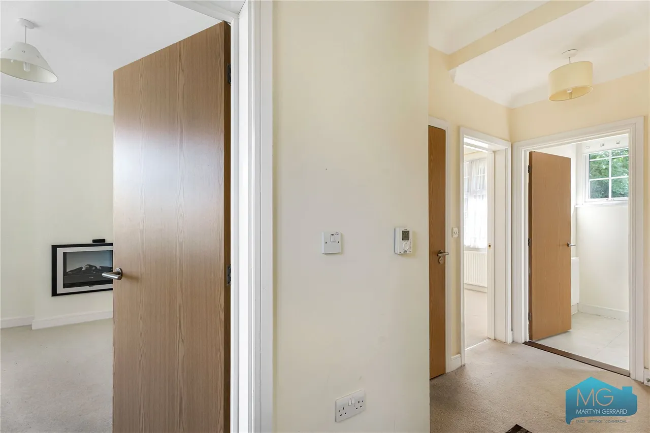 Hammers Lane, London, NW7, photo 6