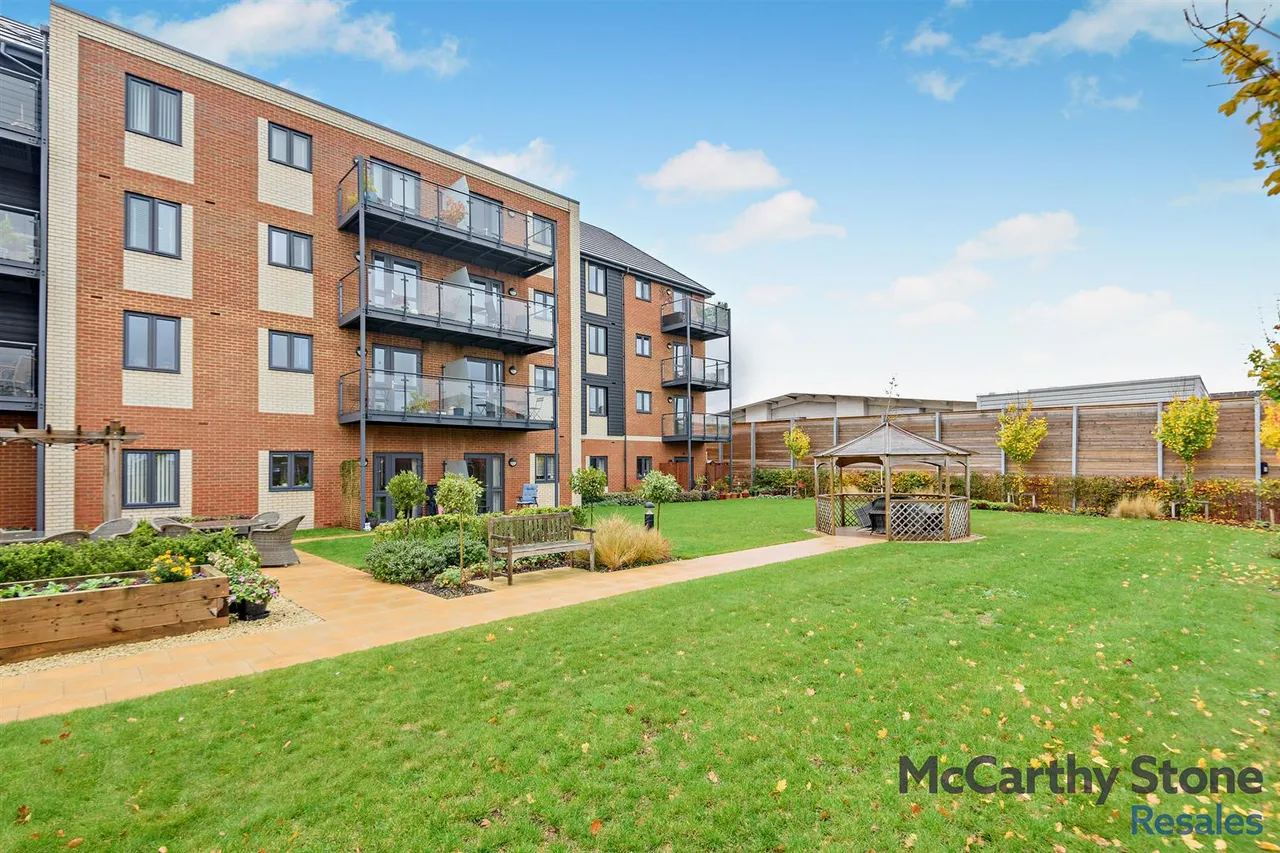 Station Road, Hook, RG27, photo 6