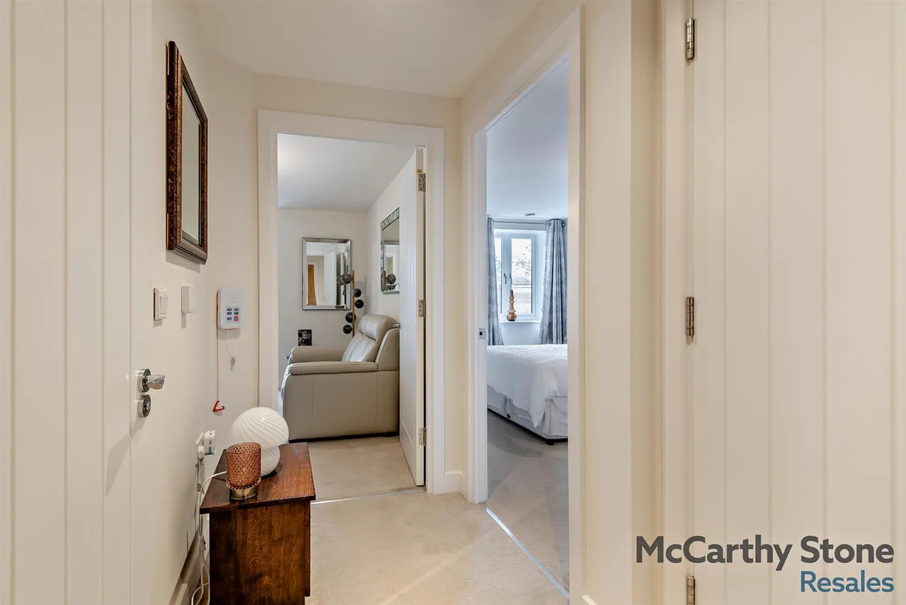 Station Road, Hook, RG27, photo 12