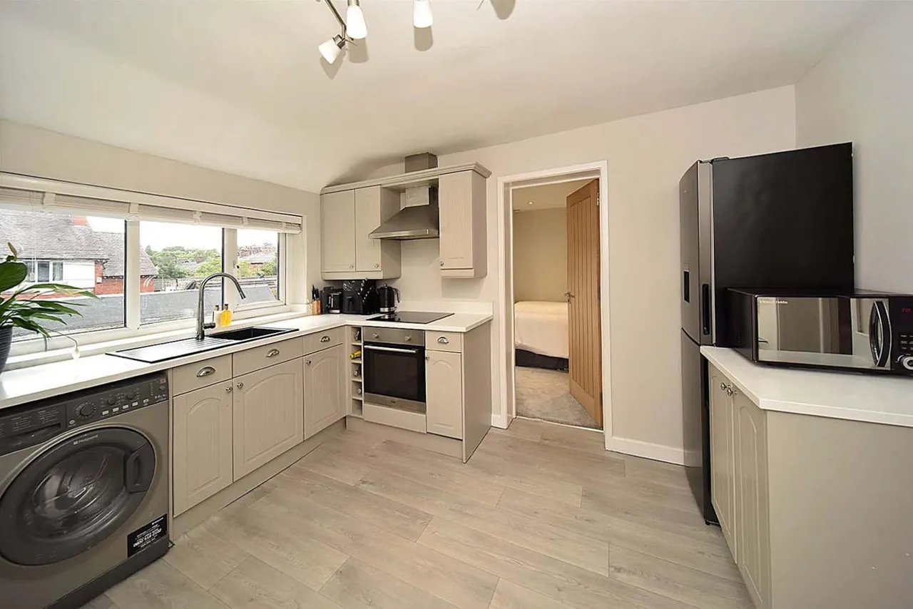 Bridgegreen House, New Road, Prestbury, photo 2
