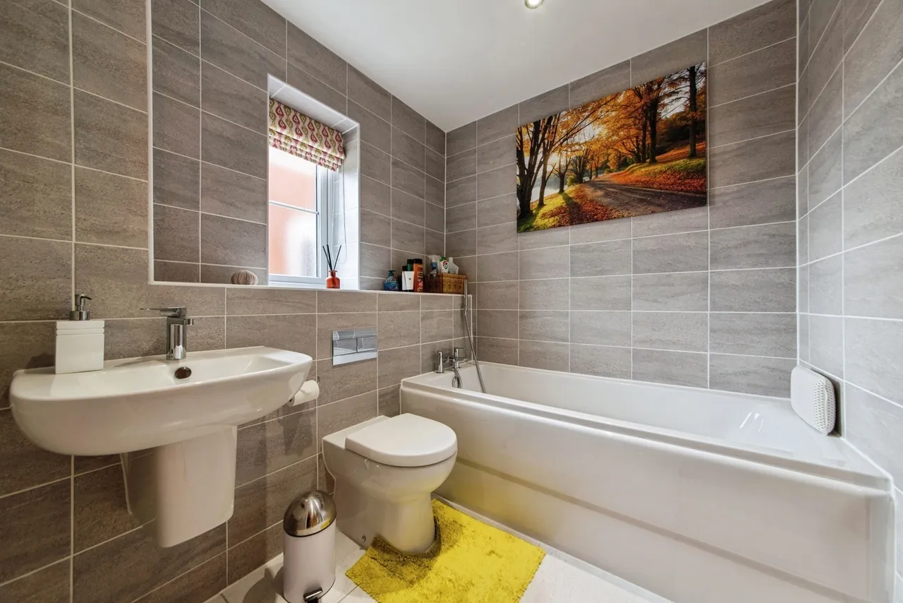 Dunnock Close, Branston, Lincoln, Lincolnshire, LN4, photo 15