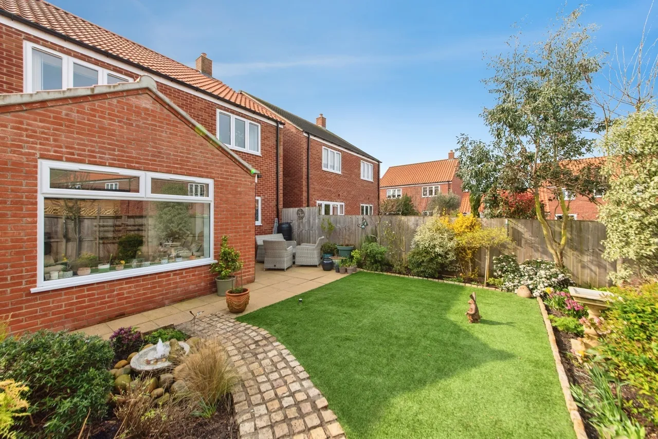 Dunnock Close, Branston, Lincoln, Lincolnshire, LN4, photo 21