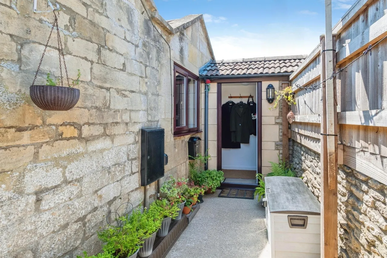 2 bed house for sale, High Street, Box, SN13