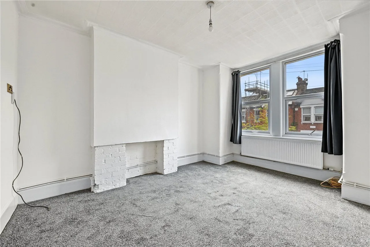 Deacon Road, London, NW2, photo 3