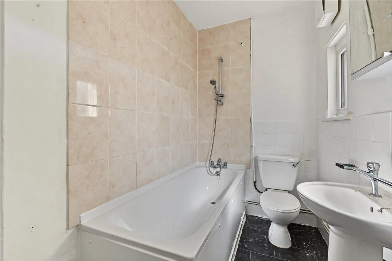 Deacon Road, London, NW2, photo 6