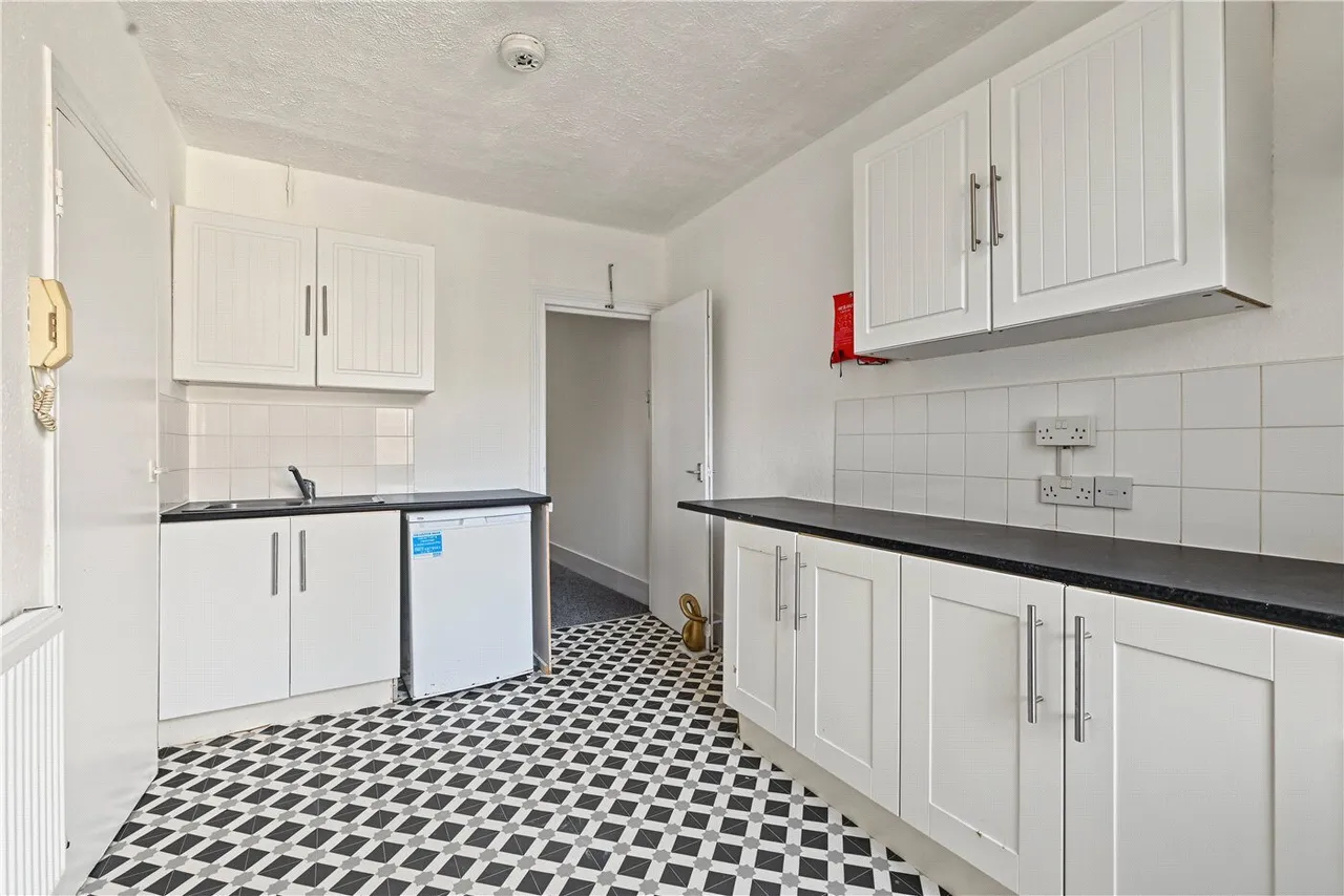 Deacon Road, London, NW2, photo 14