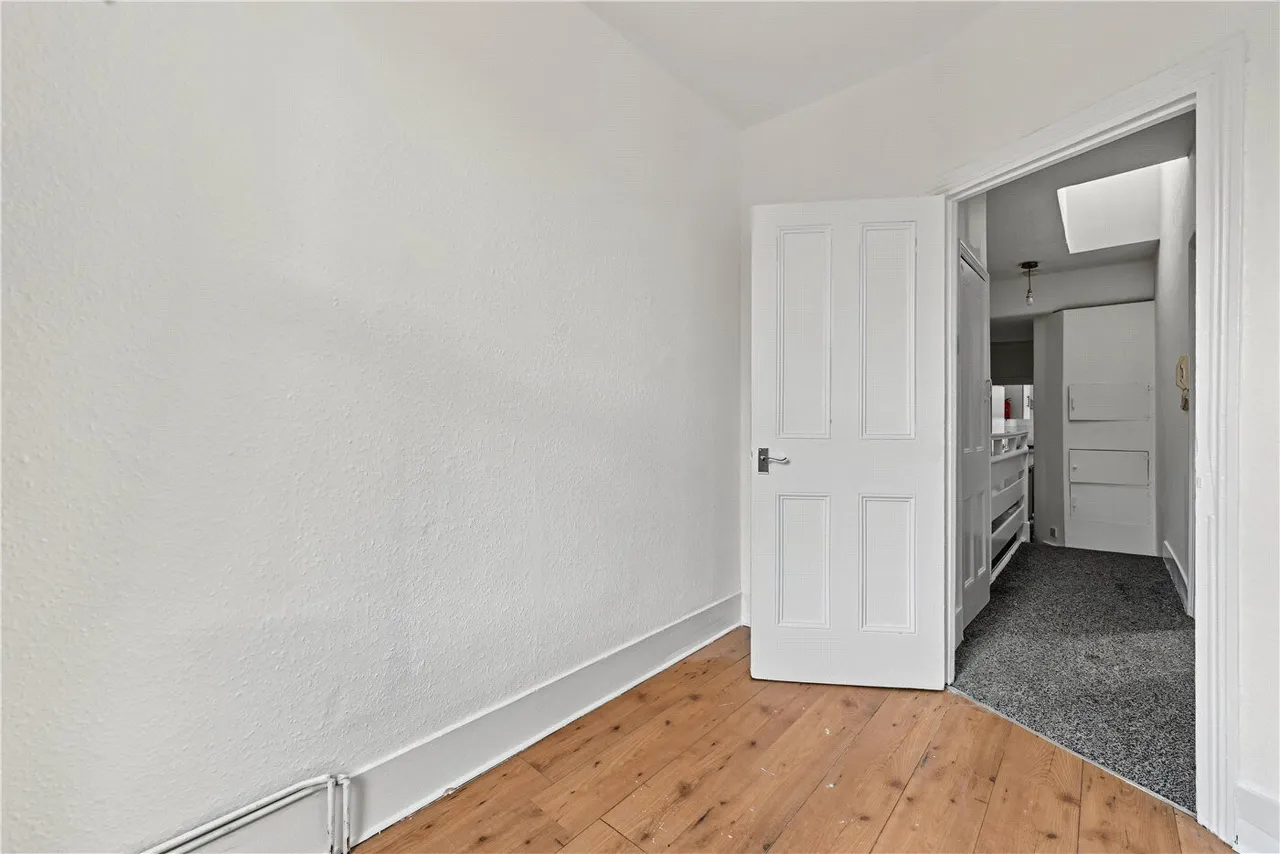 Deacon Road, London, NW2, photo 8