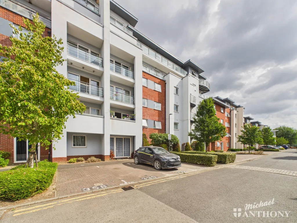 2 bed flat for sale — , Stanton House, Aylesbury, Coxhill Way, HP21 8FW