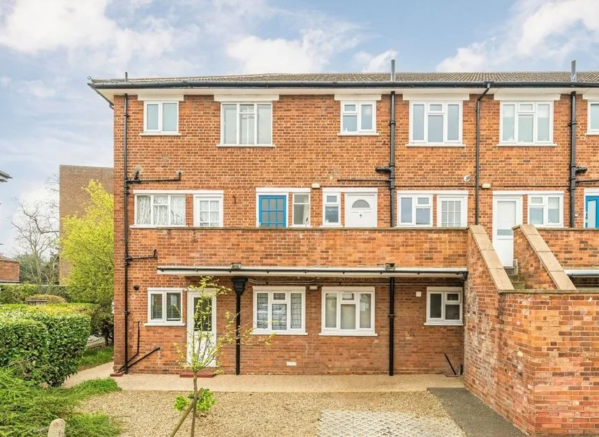 2 bed flat for sale — South Bank, Surbiton, KT6