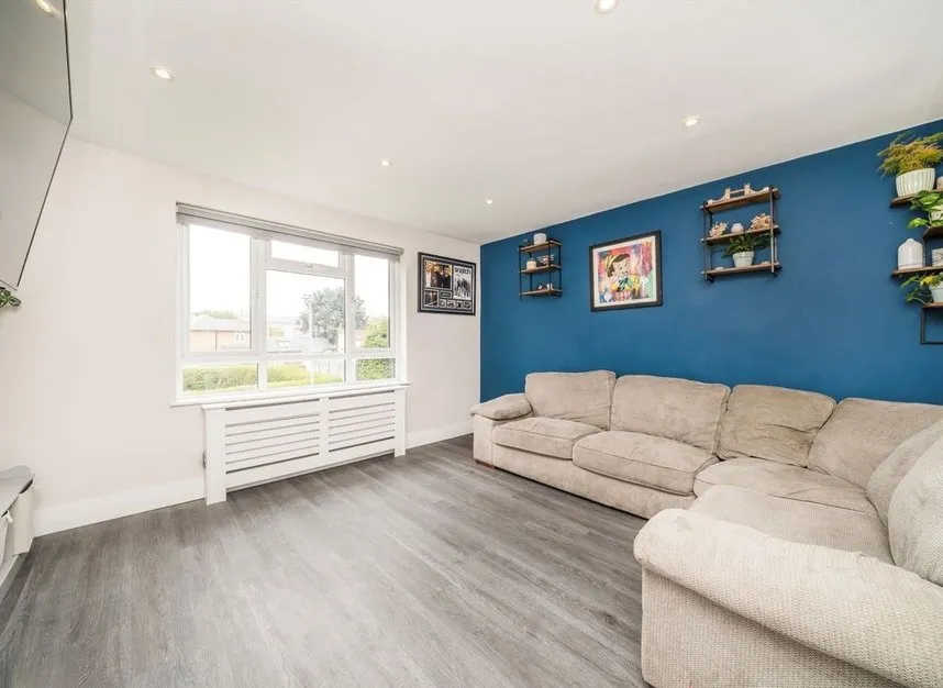 South Bank, Surbiton, KT6, photo 2