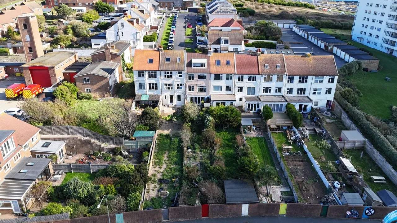 3 bed flat for sale, Cliff Road, Brighton, BN2