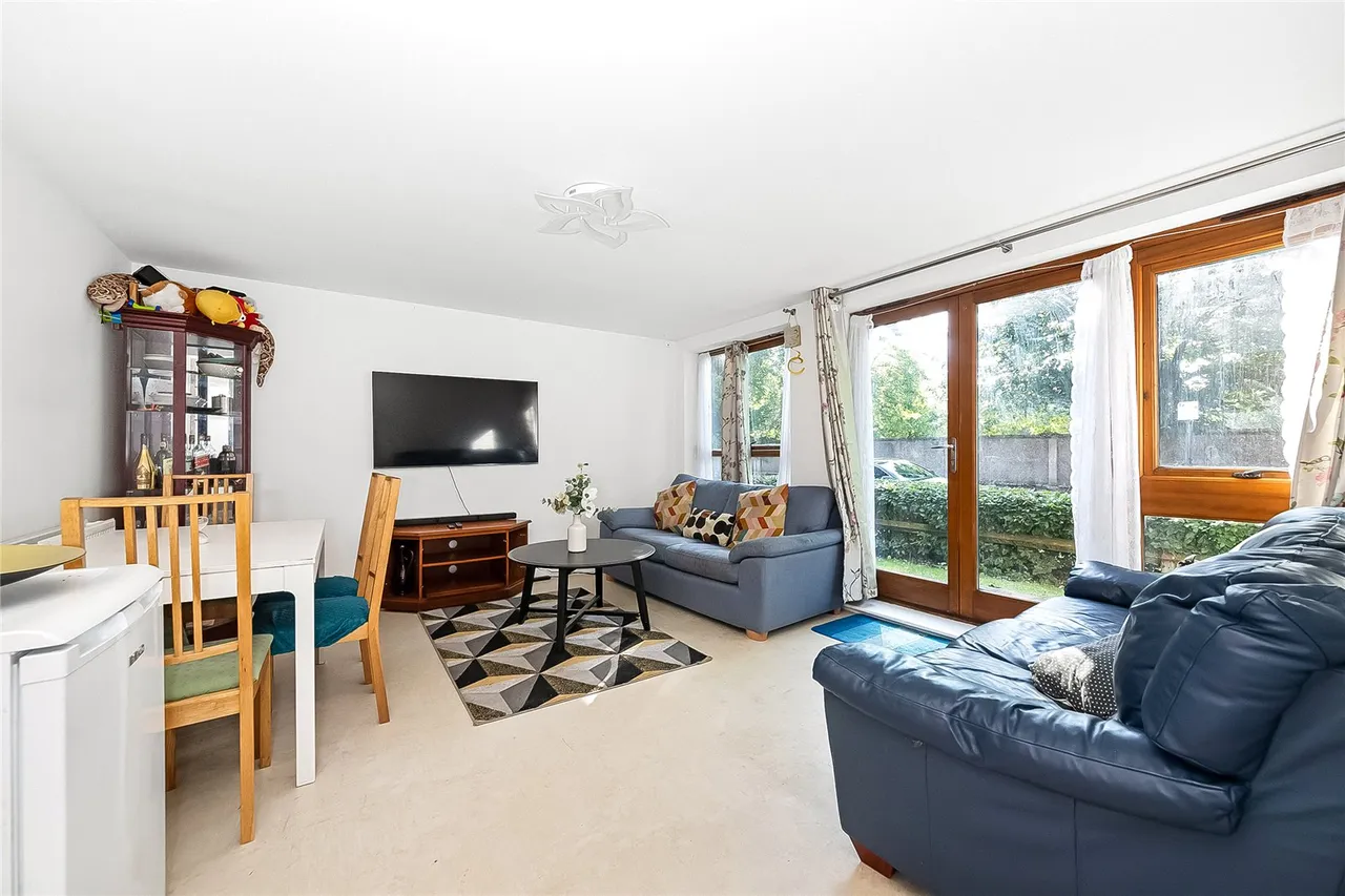 2 bed flat for sale, Harry Close, Croydon, CR0