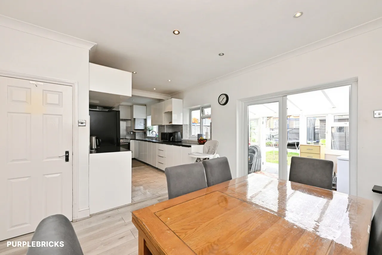 Lonsdale Avenue, Romford, RM7, photo 2